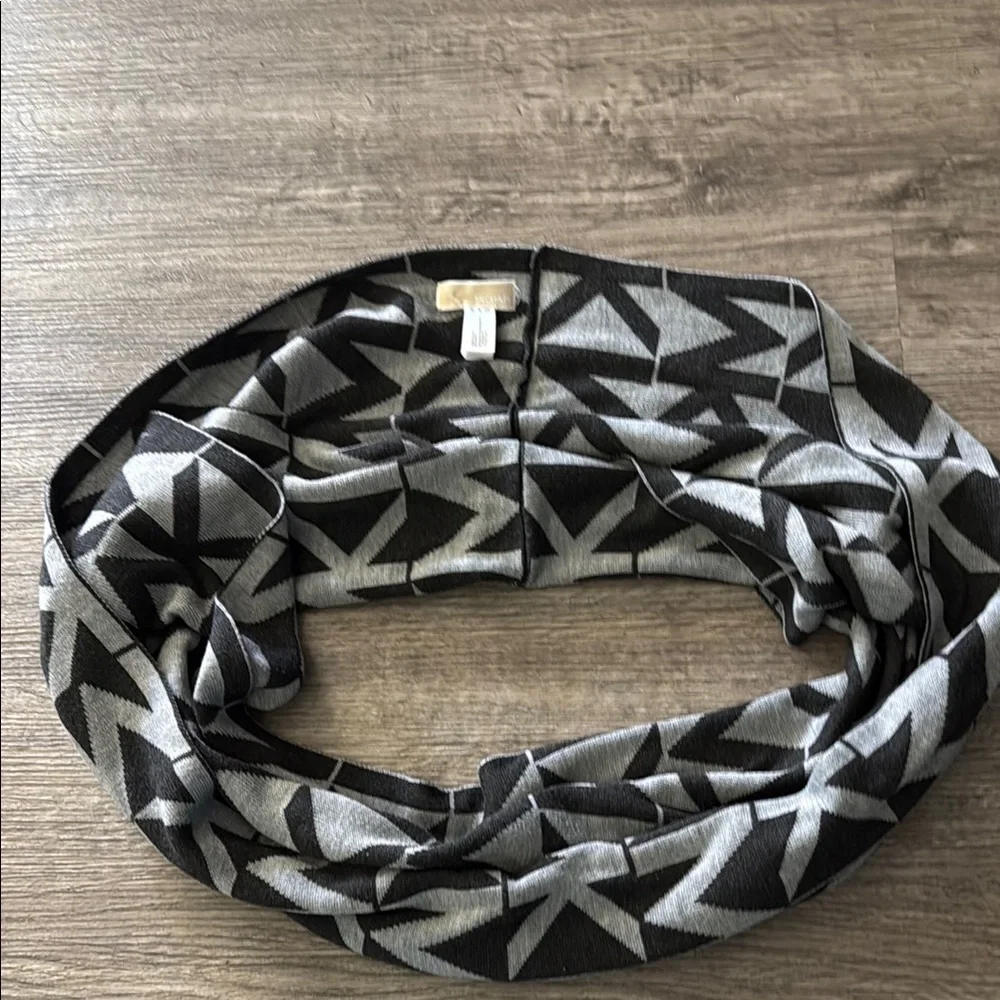 Michael Kors Black and Gray Geometric Infinity Scarf‎